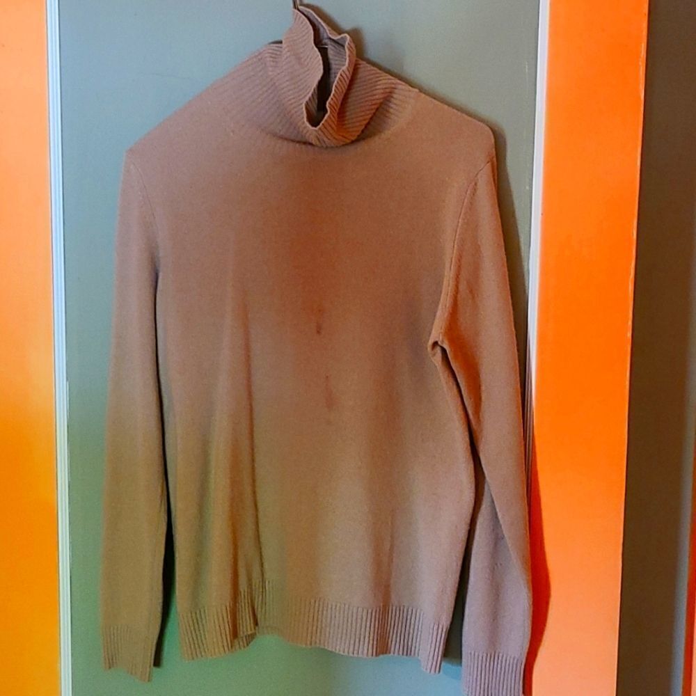NEIMAN MARCUS  Medium Tan Ladies Long Sleeve Cashmere Turtleneck Sweater